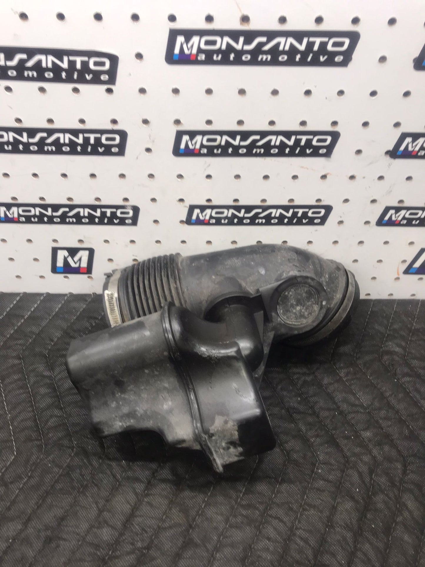 AIR INTAKE RUBBER HOSE TUBE DUCT OEM 07-11 BMW E92 E93 328I 335I 3.0L SKU 1196