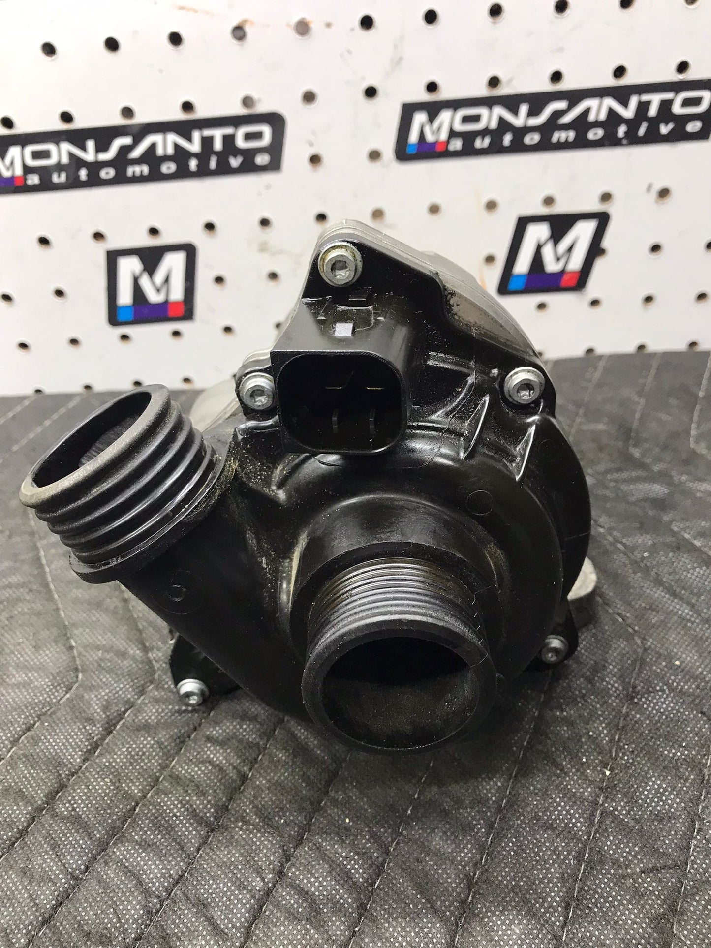 ENGINE ELECTRIC WATER PUMP THERMOSTAT OEM BMW E88 E90 E92 135 335 535 N54 N55 SKU 1211