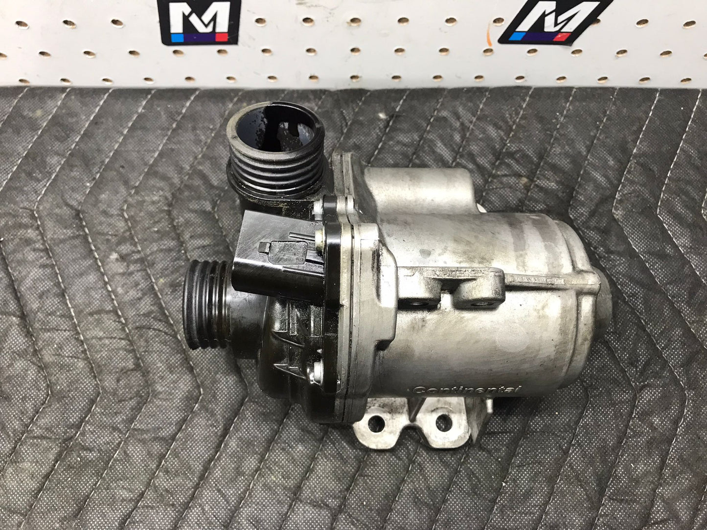 ENGINE ELECTRIC WATER PUMP THERMOSTAT OEM BMW E88 E90 E92 135 335 535 N54 N55 SKU 1211