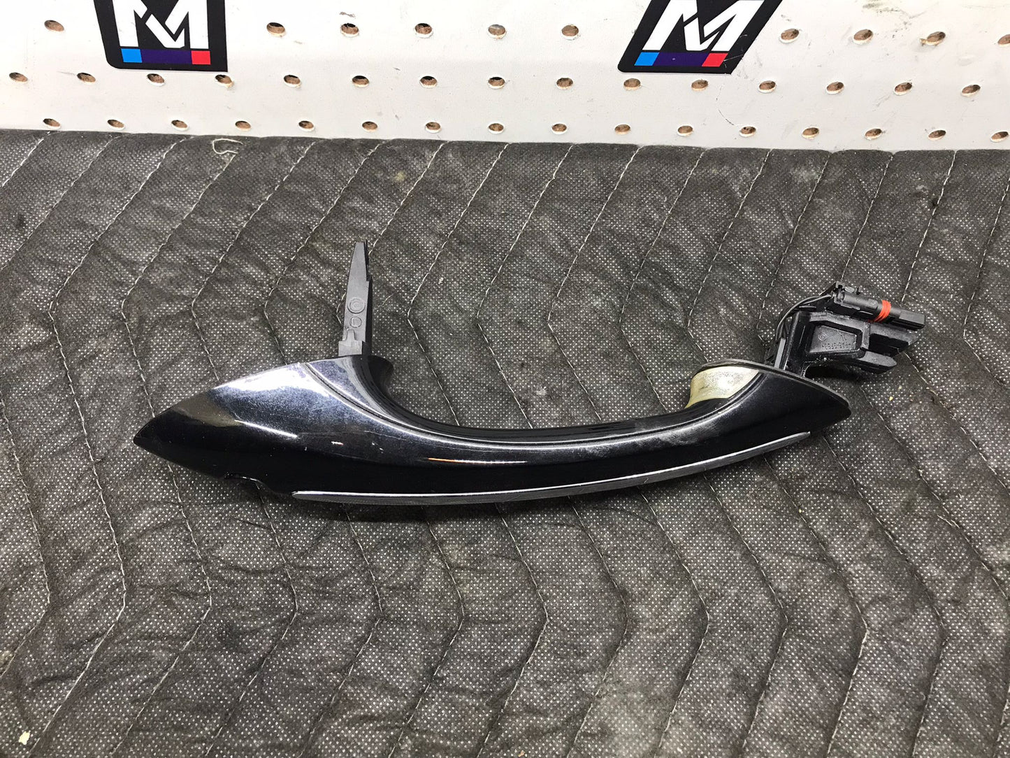 2011-16 BMW F10 5 SERIES FRONT LEFT EXTERIOR DOOR HANDLE KEYLESS ENTRY OEM SKU 1226