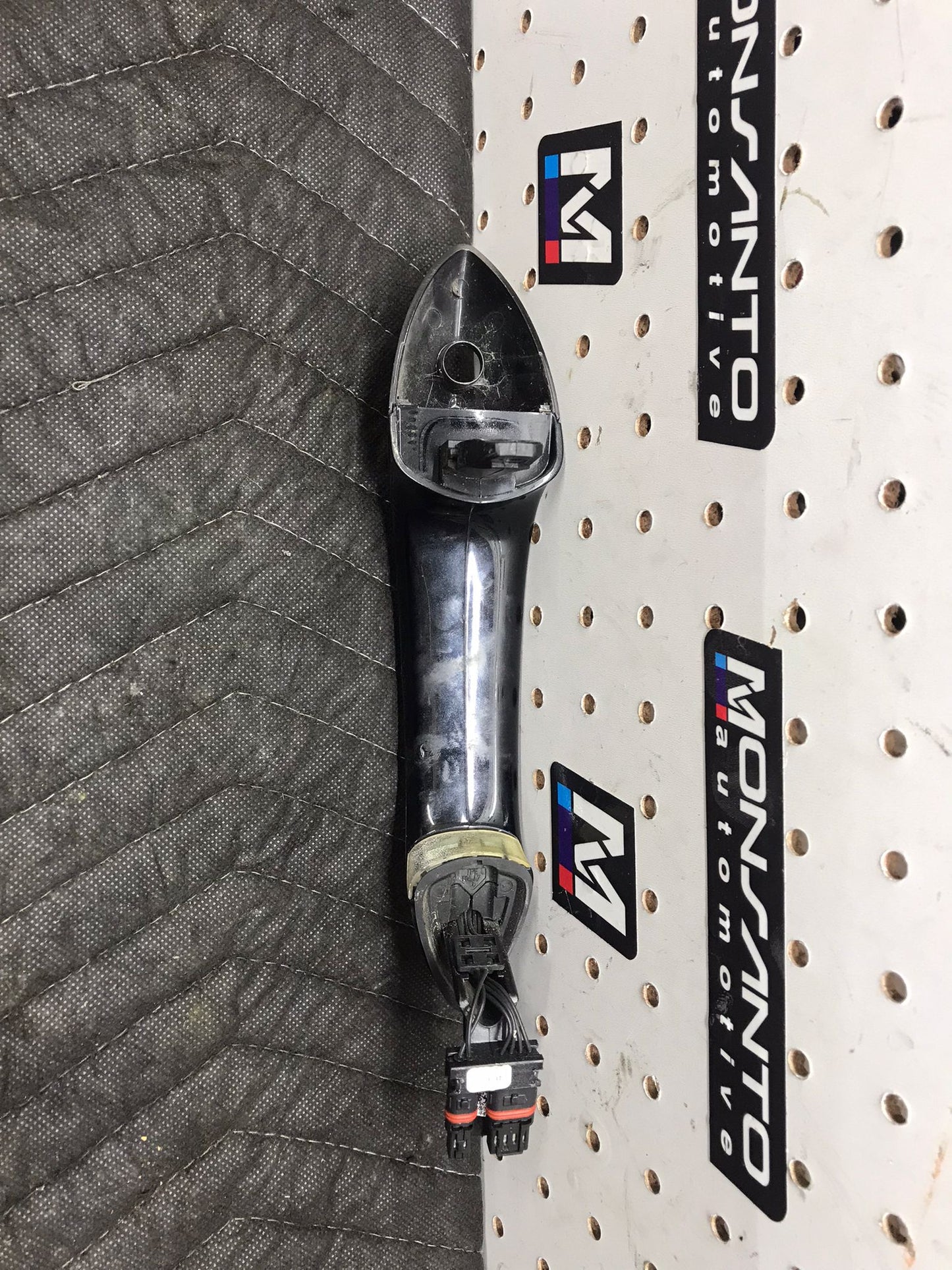 2011-16 BMW F10 5 SERIES FRONT LEFT EXTERIOR DOOR HANDLE KEYLESS ENTRY OEM SKU 1226