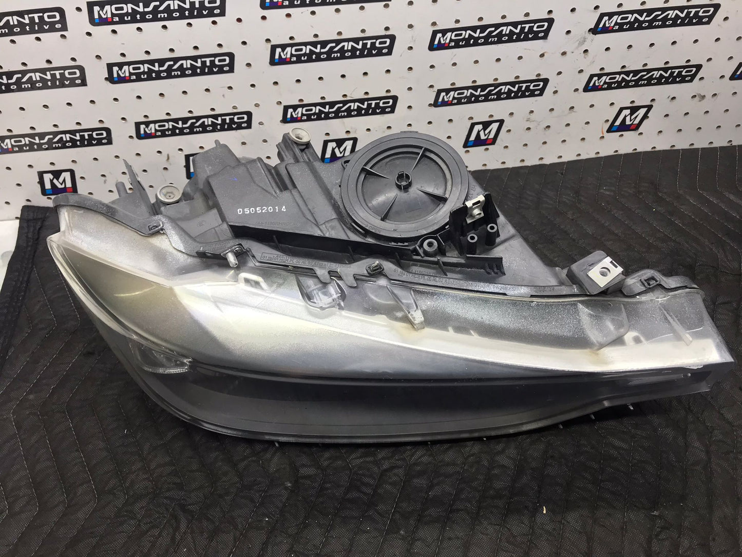 HEADLIGHT RIGHT PASSENGER  BMW F30 328I 320I  SKU 1228
