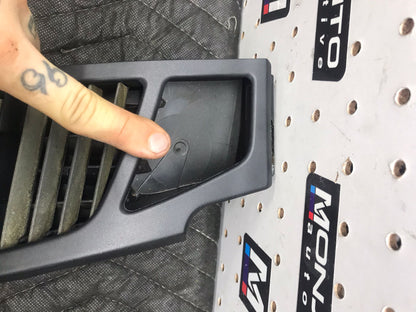 08-13 BMW E82 E88 128I 135I FRONT RIGHT PASSANGER  SIDE AIR VENT GRILL NOTE: SKU 1237