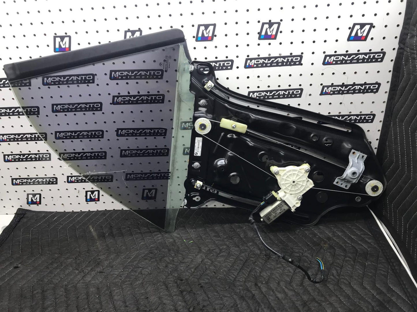 2008-13 BMW 135I 128I E88 REAR LEFT  HAND WINDOW REGULATOR W/ MOTOR SKU 1247