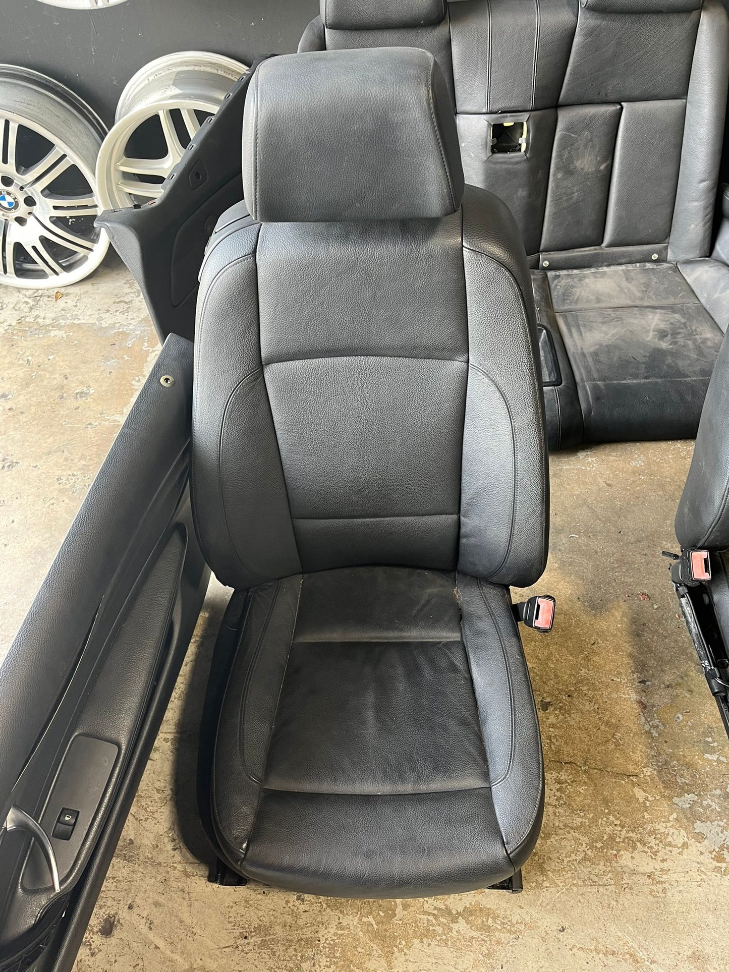 INTERIOR SIDE BMW E88 128I SERIE 1 OEM SEAT AND PANELS REAR AND FRONT SKU 1248