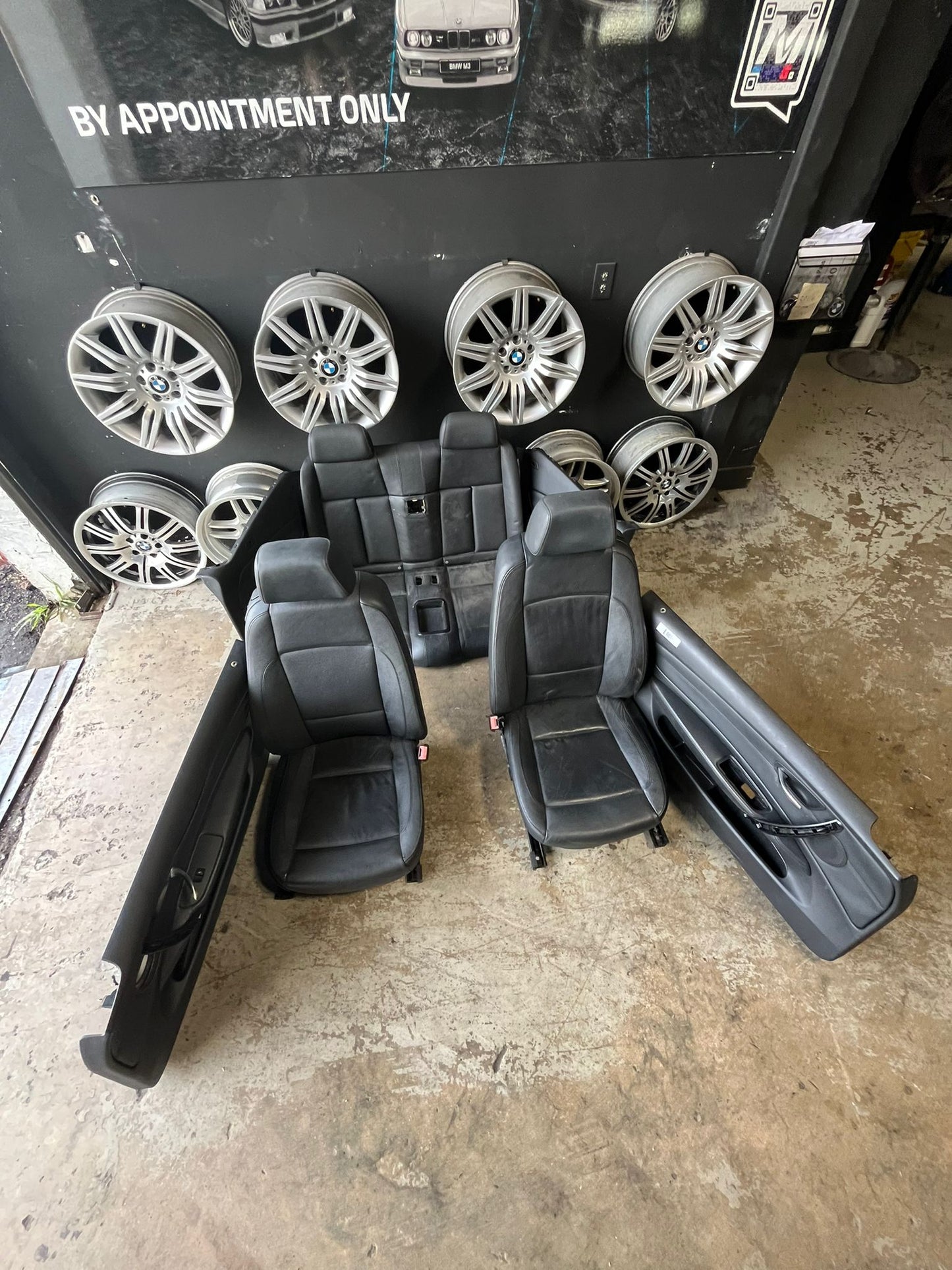 INTERIOR SIDE BMW E88 128I SERIE 1 OEM SEAT AND PANELS REAR AND FRONT SKU 1248