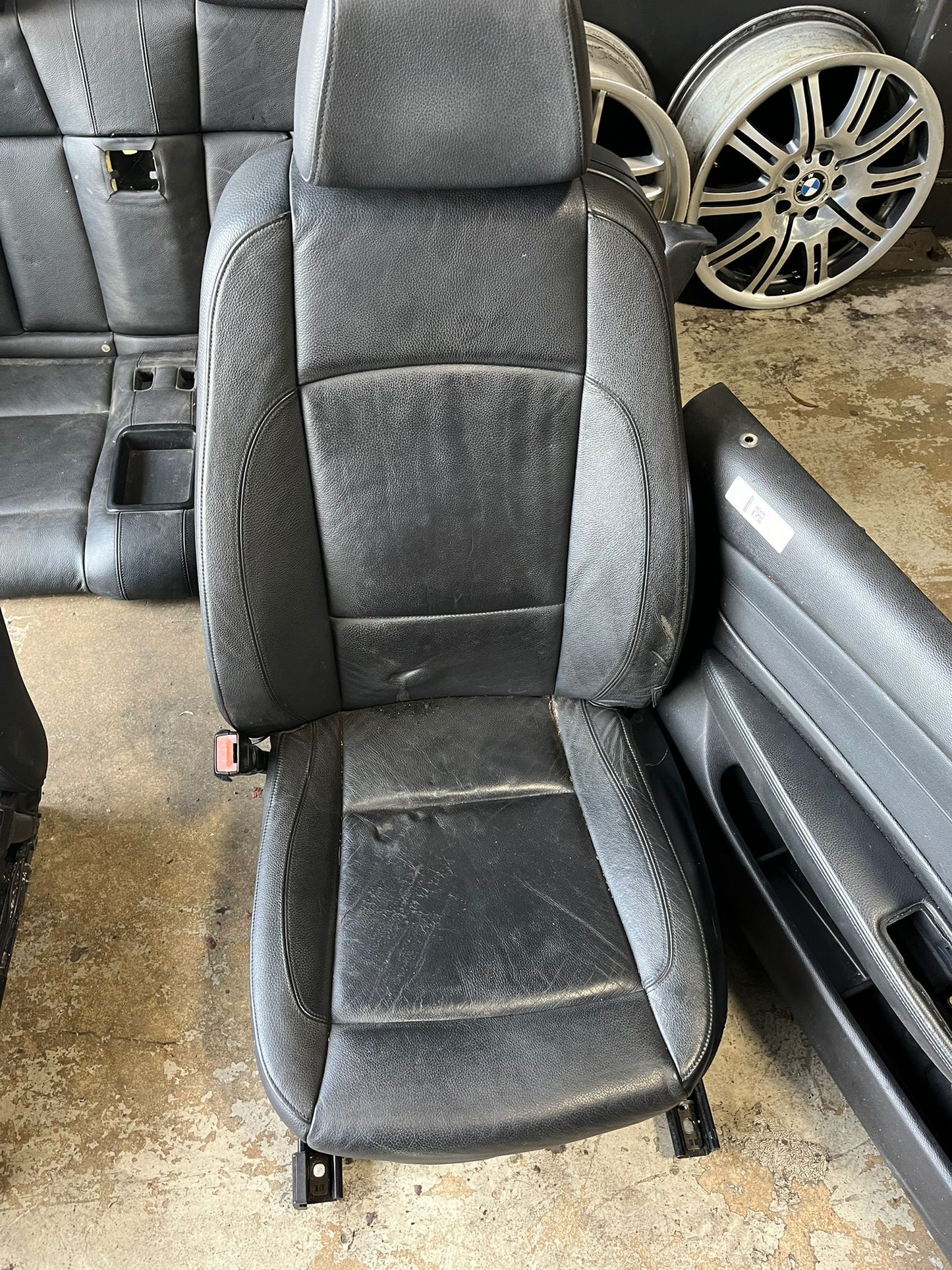 INTERIOR SIDE BMW E88 128I SERIE 1 OEM SEAT AND PANELS REAR AND FRONT SKU 1248