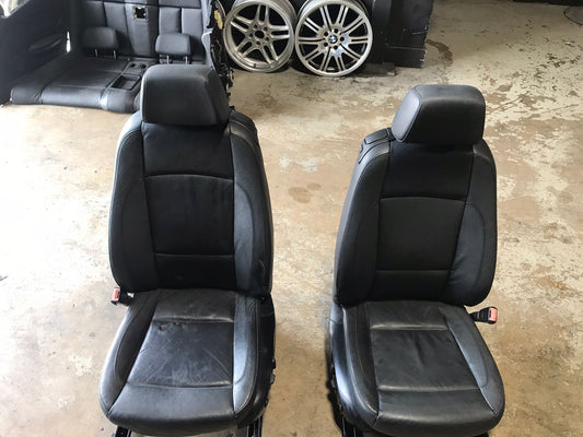 SEAT'S FRONT RIGHT AND LEFT BMW SERIE 1 128I BLACK FABRIC OEM  SKU 1250