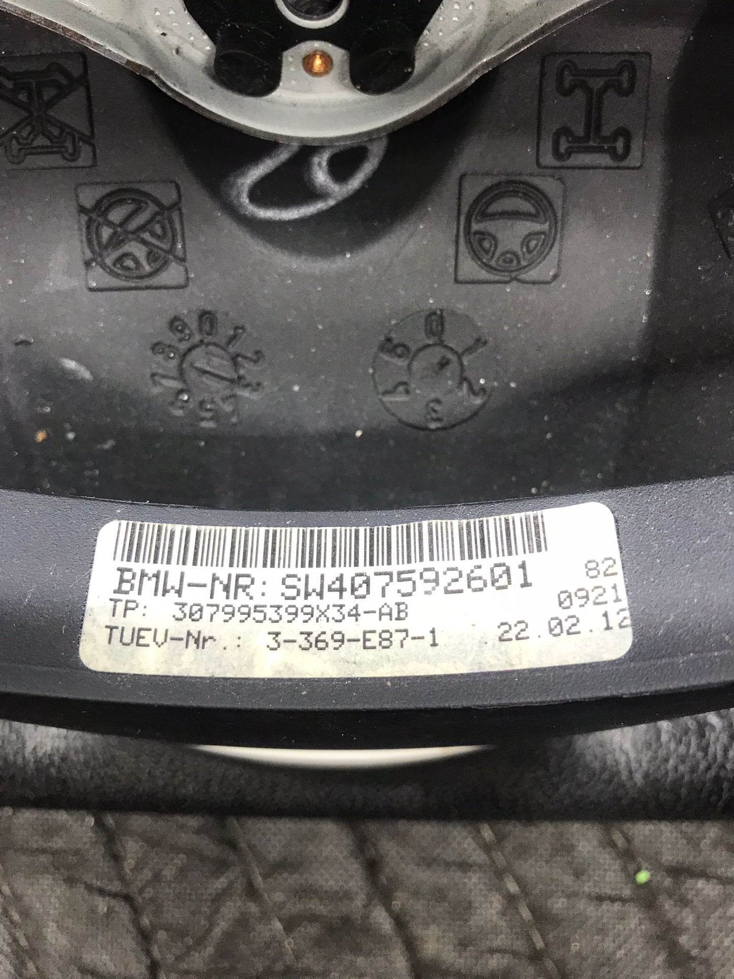 BMW 1 SERIES E81 E87 3 SPOKE LEATHER STEERING WHEEL  SKU 1263