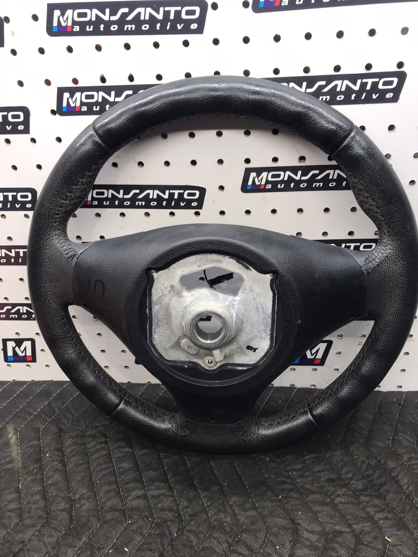 BMW 1 SERIES E81 E87 3 SPOKE LEATHER STEERING WHEEL  SKU 1263