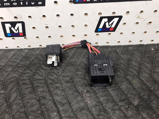 FUSE BOX BLOCK MAKE CONTACT RELAY UNIT OEM BMW OEM SERIE 1 128I SKU 1272