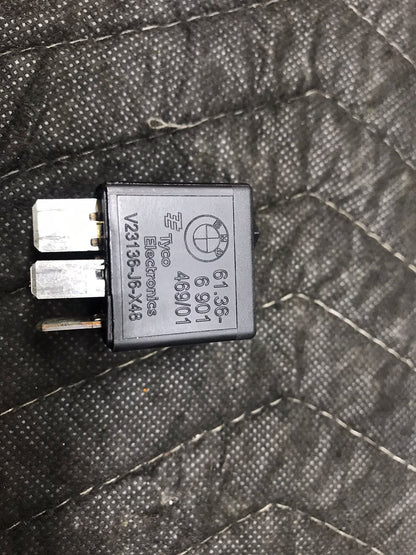 FUSE BOX BLOCK MAKE CONTACT RELAY UNIT OEM BMW OEM SERIE 1 128I SKU 1272