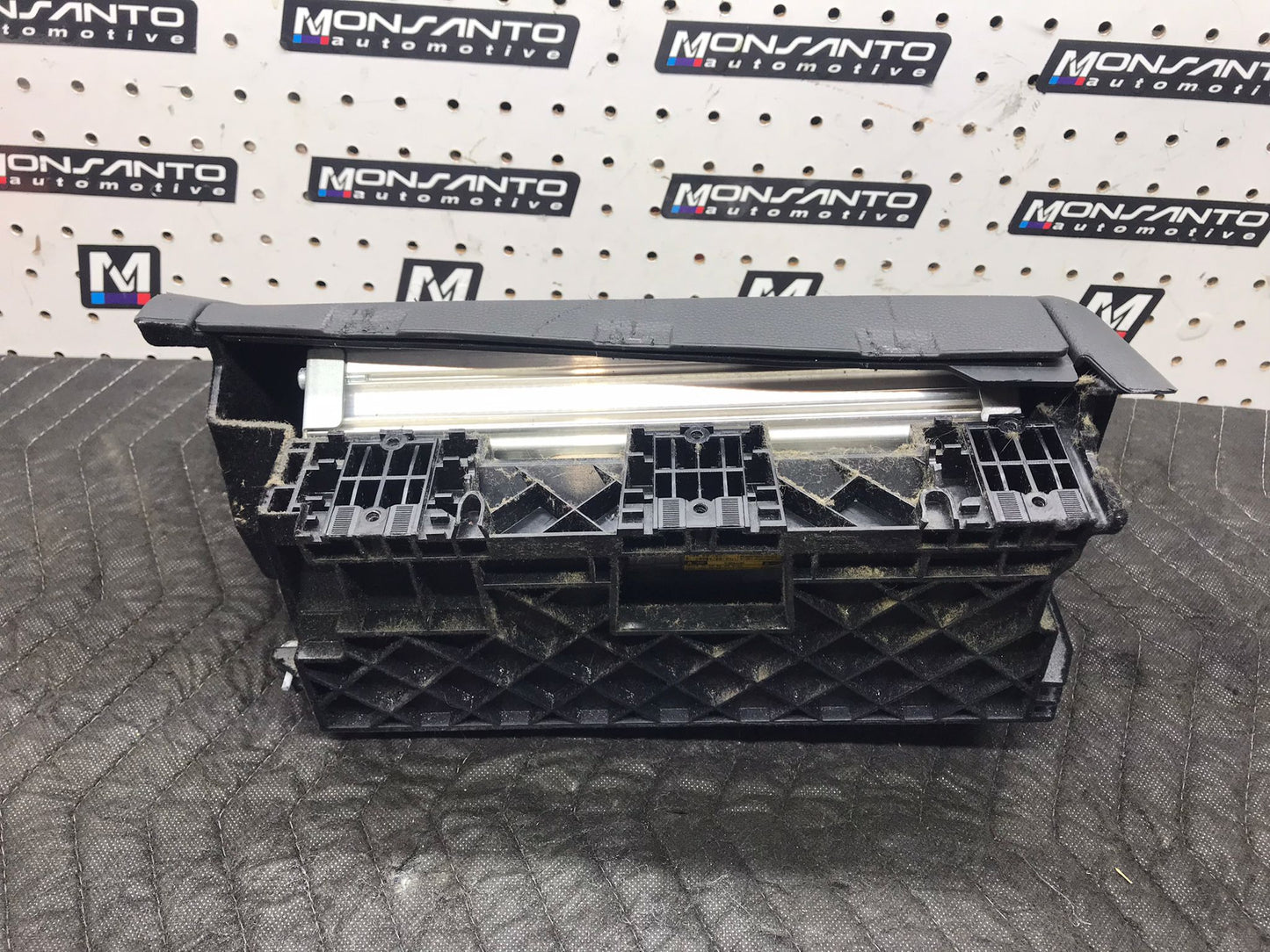 OEM BMW E88 135 CONVERTIBLE RIGHT PASSENGER KNEE GLOVE BOX BLACK W/ AIRBAG  SKU 1275