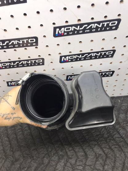 06-13 BMW E90 N51 N52 3.0L ENGINE AIR INTAKE RUBBER BOOT HOSE SKU 1279