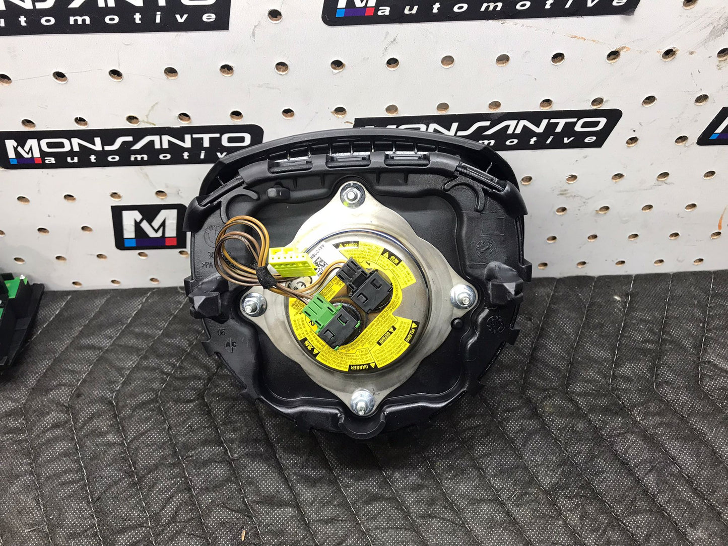 BMW E81 E82 E87 E88 E90 E91 E92 E93 STEERING WHEEL AIRIBAG  SKU 1290