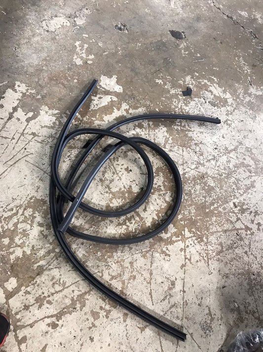 BMW E88 128 135 CONVERTIBLE RIGHT AND LEFT SIDE DOOR WEATHER RUBBER GASKET SEAL OEM SKU 1294