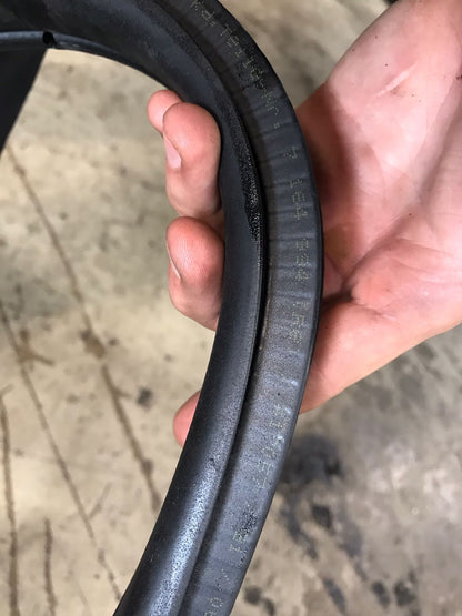 BMW E88 128 135 CONVERTIBLE RIGHT AND LEFT SIDE DOOR WEATHER RUBBER GASKET SEAL OEM SKU 1294