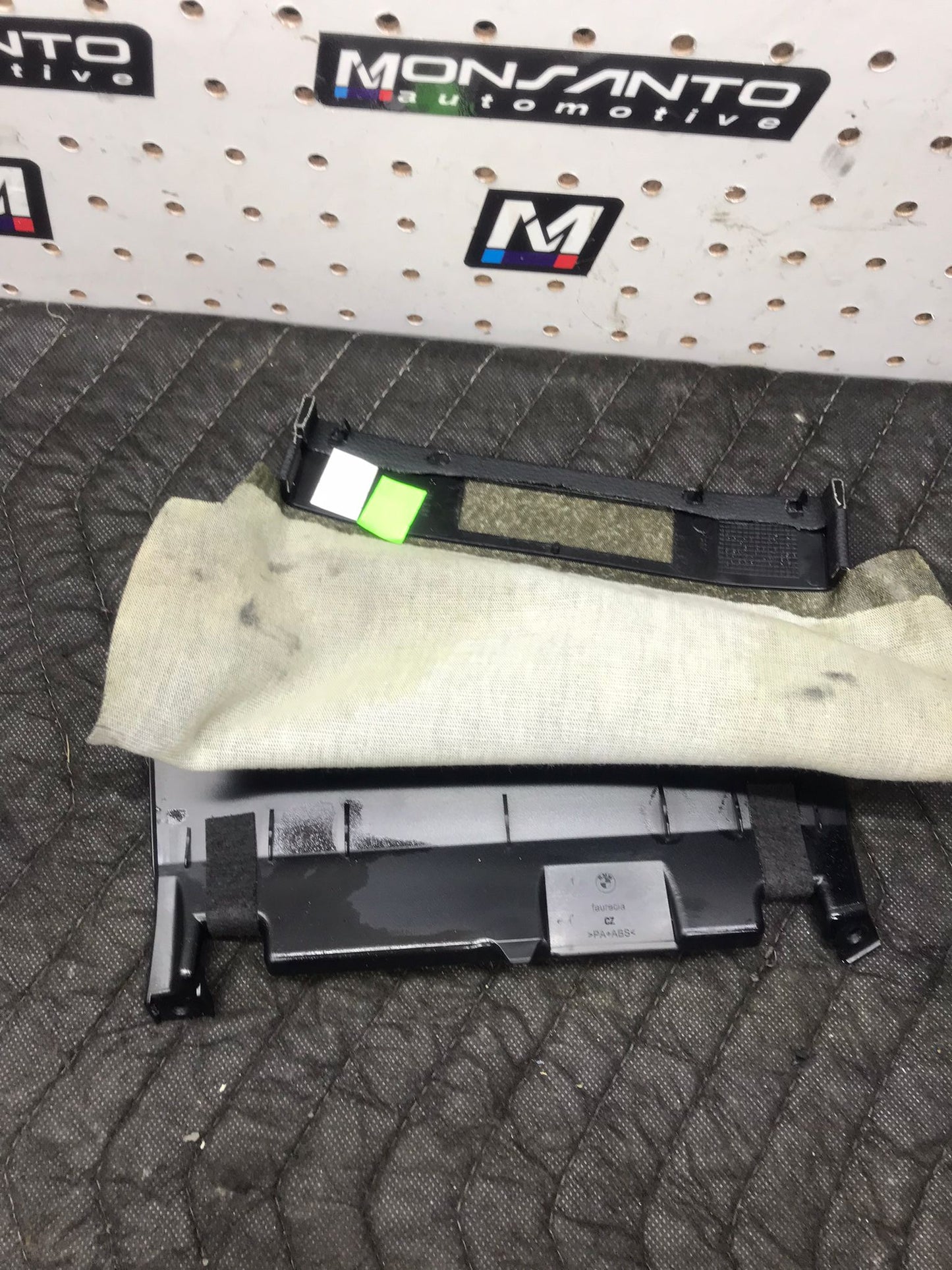 2008 BMW 128I COUPE (E82) - STEERING COLUMN UPPER LEATHER TRIM COVER SKU 1303