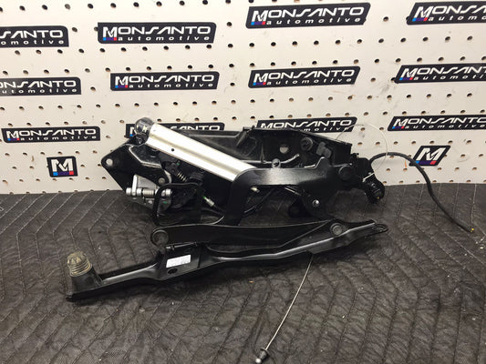 2008-2013 BMW 135I 3.0L - LEFT CONVERTIBLE TOP FOLDING LATCH SKU 1305