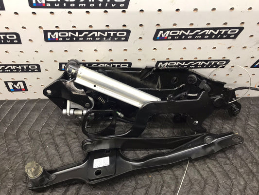 2008-2013 BMW 135I 3.0L - LEFT CONVERTIBLE TOP FOLDING LATCH SKU 1306