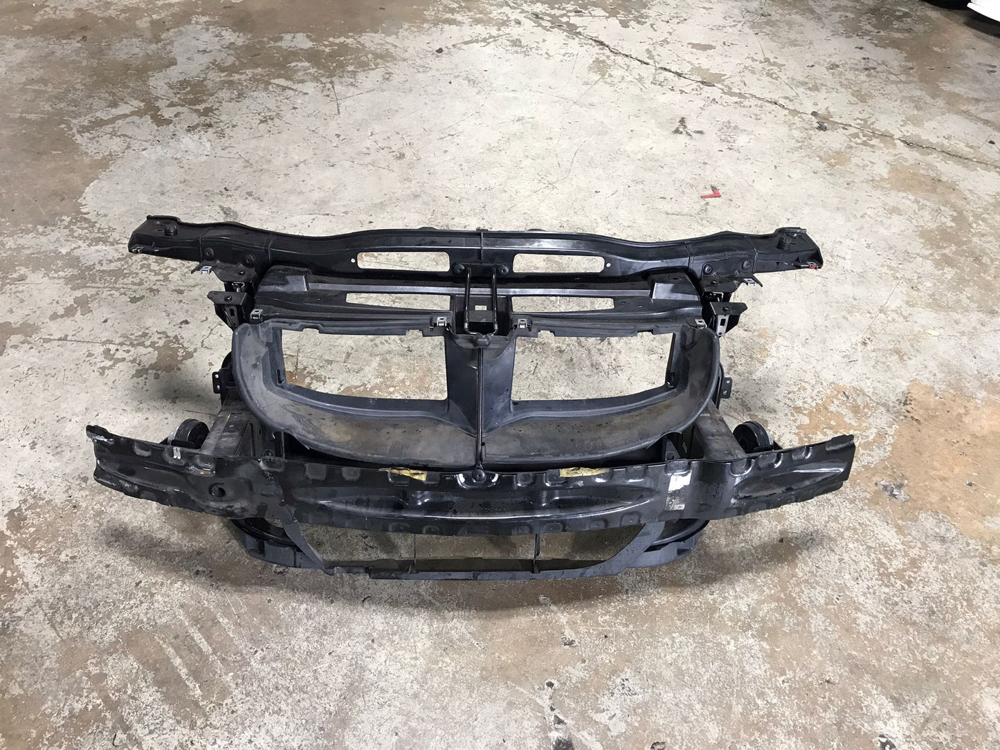 RADIATOR  CLIP BUMPER SUPPORT BMW OEM E90 330I 328I E92 SKU 1316