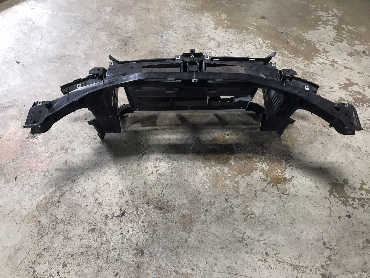 RADIATOR  CLIP BUMPER SUPPORT BMW OEM E90 330I 328I E92 SKU 1316