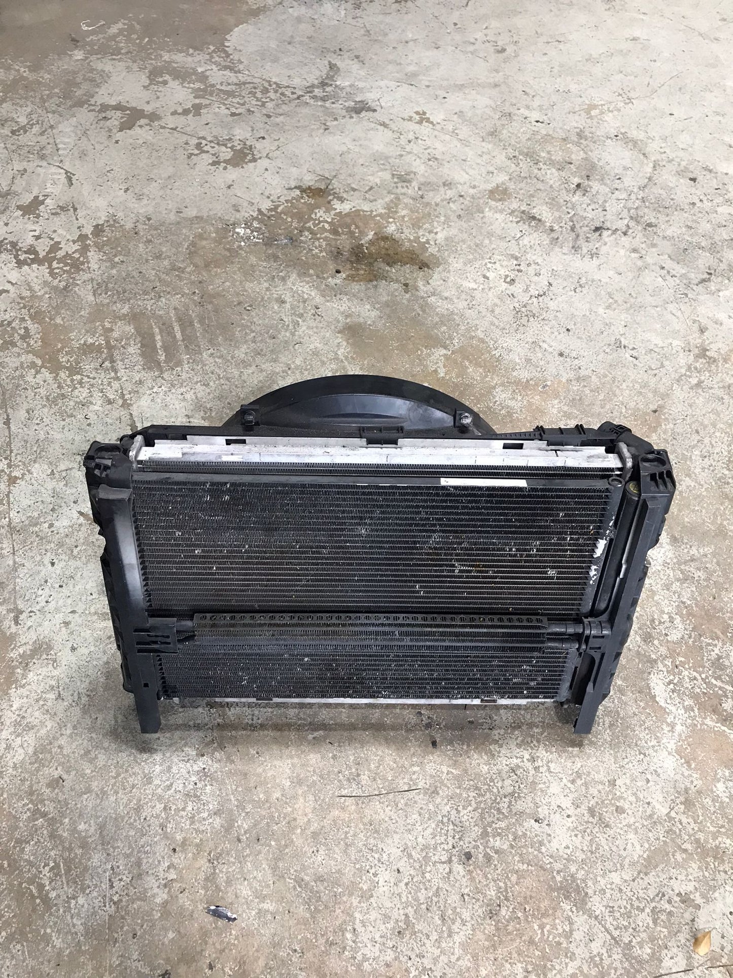 BMW E90 328I 330I OEM RADIATOR FAN WITH FRONT ENGINE OIL COOLER SKU 1317