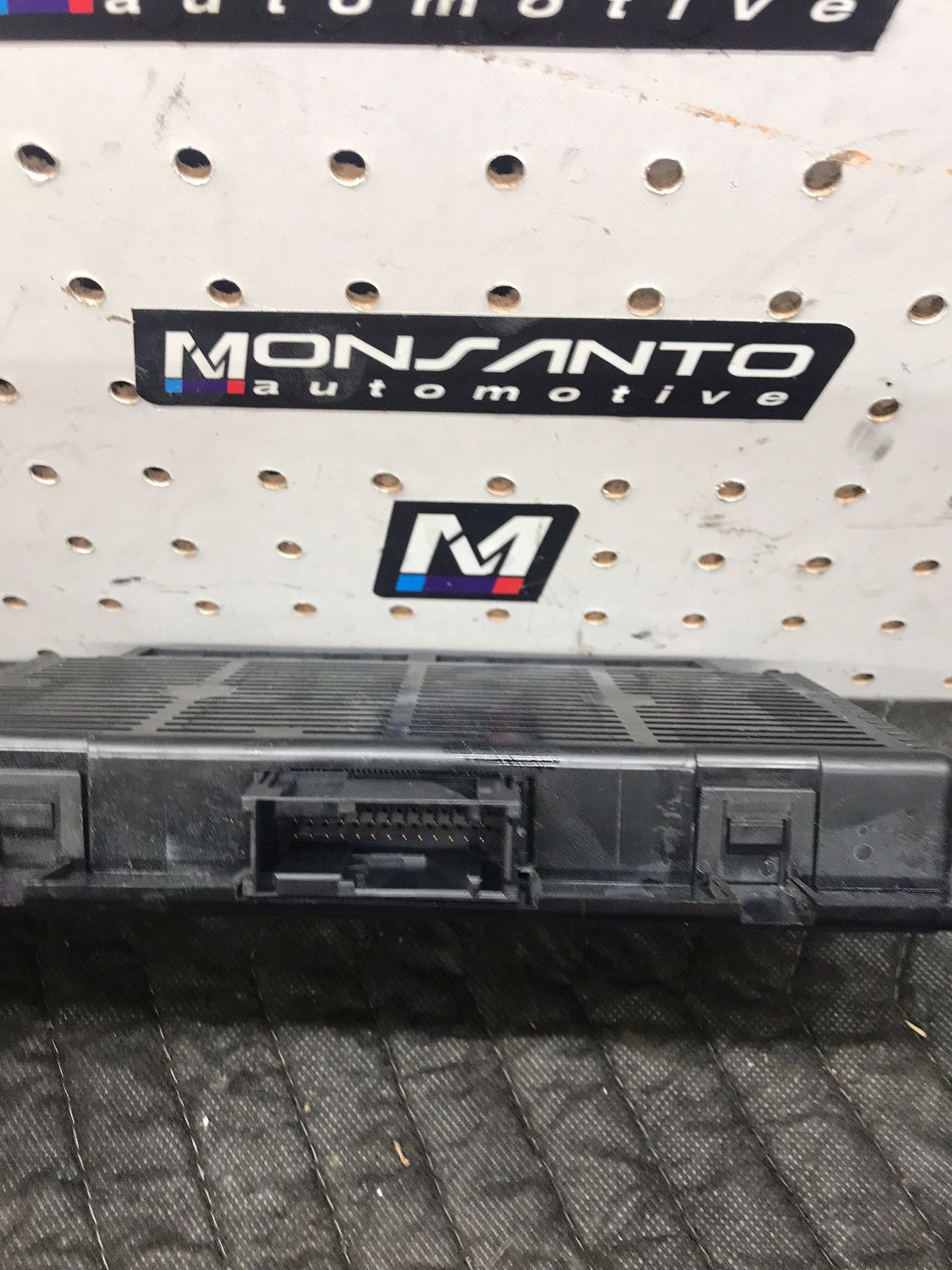 BMW E90 06-11 FRM FOOTWELL RESOURCE MODULE FRM 2 OEM SKU 1322