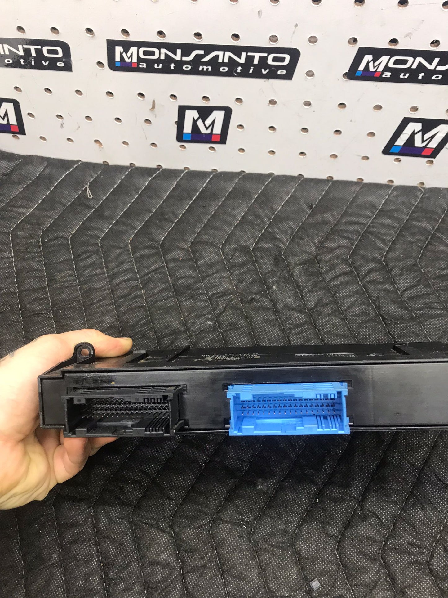 BMW L1 JUNCTION BOX BODY CONTROL MODULE FITS 3 SERIES E90 SKU 1334