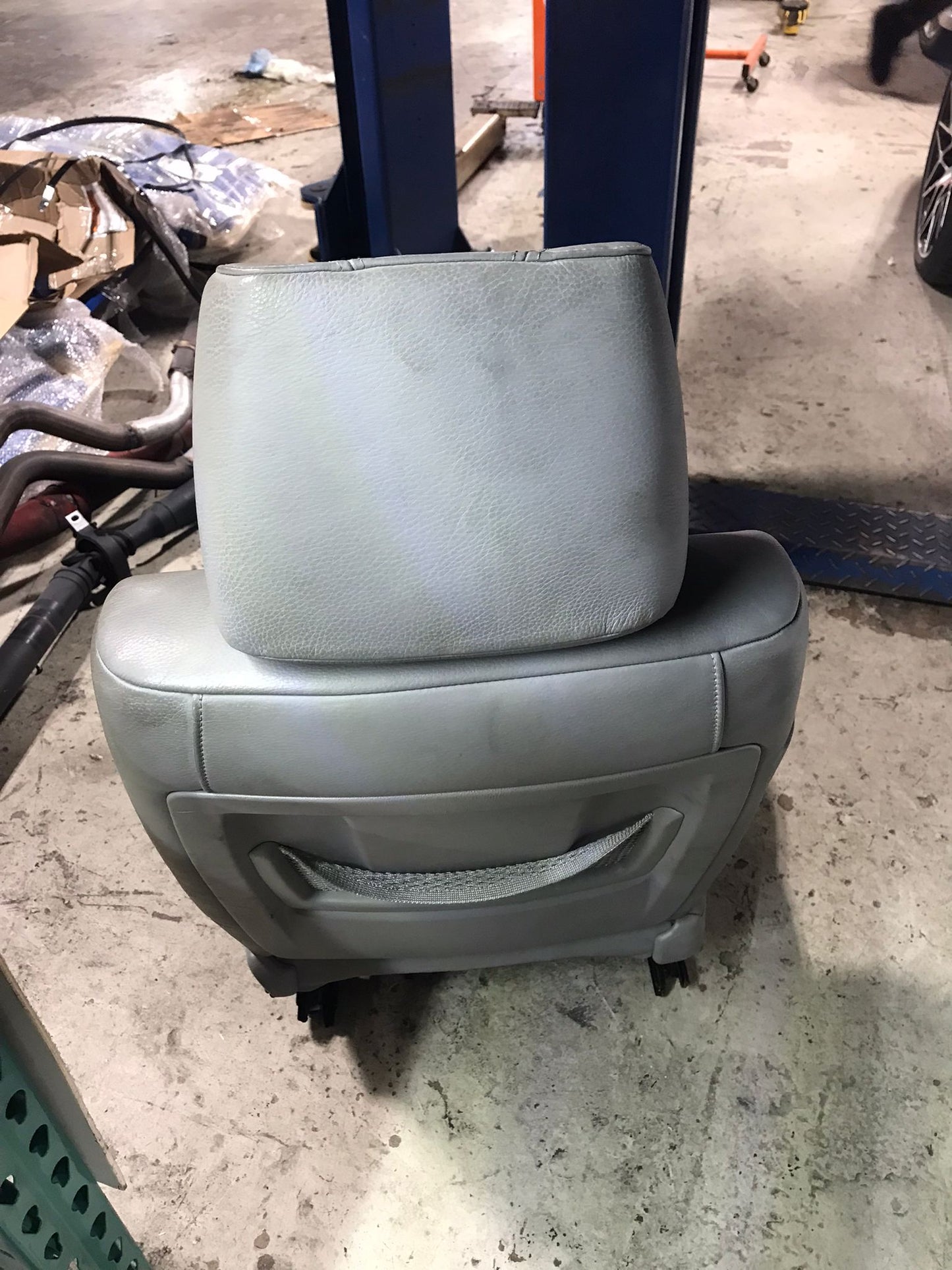 SEAT FRONT RIGHT GREY BMW E90 330I 2006-2011 SKU 1335