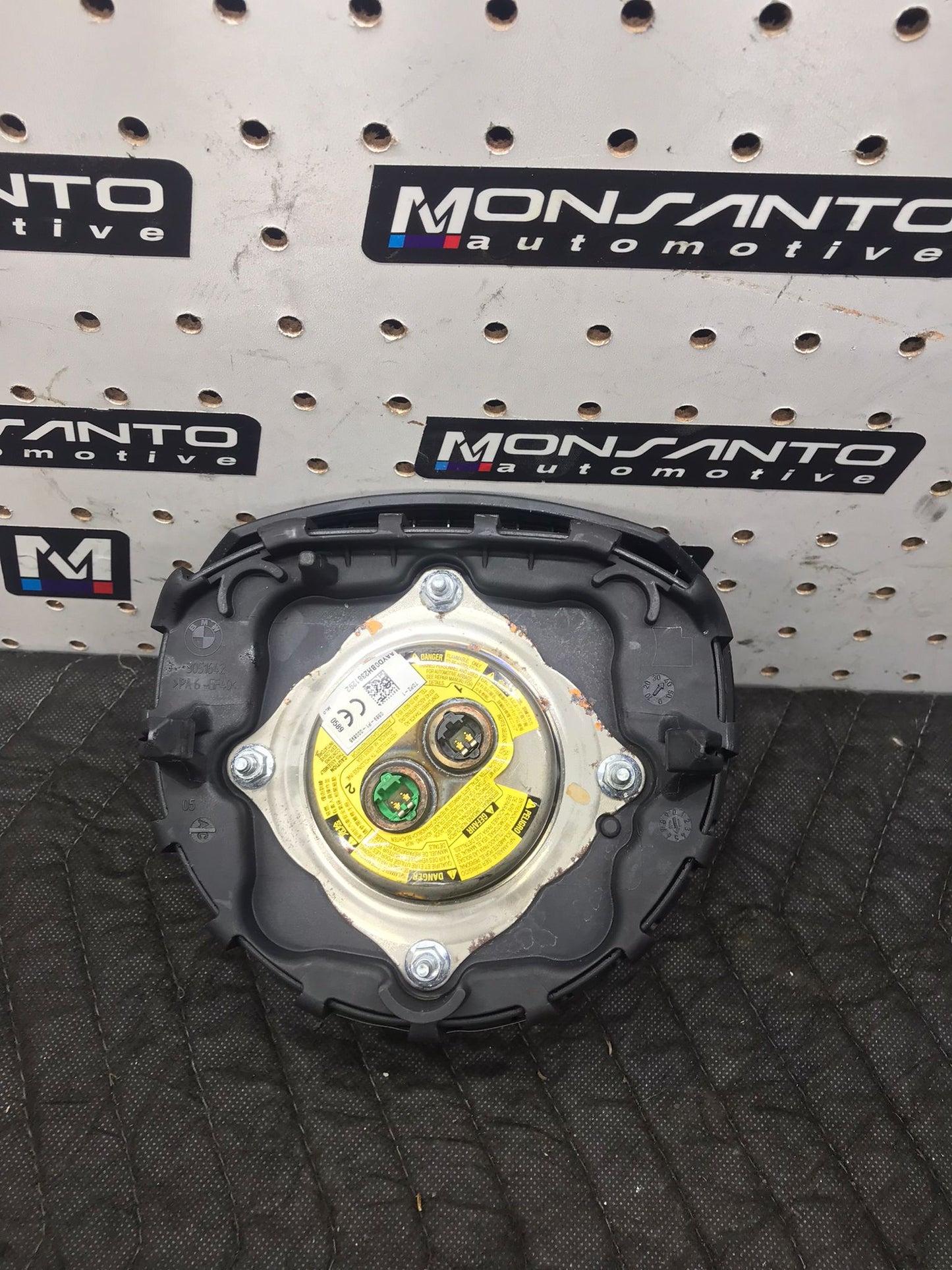 BMW E82 E90 E92 E93 FRONT DRIVER SPORT STEERING WHEEL AIRBAG AIR BAG BLACK OEM SKU 1354