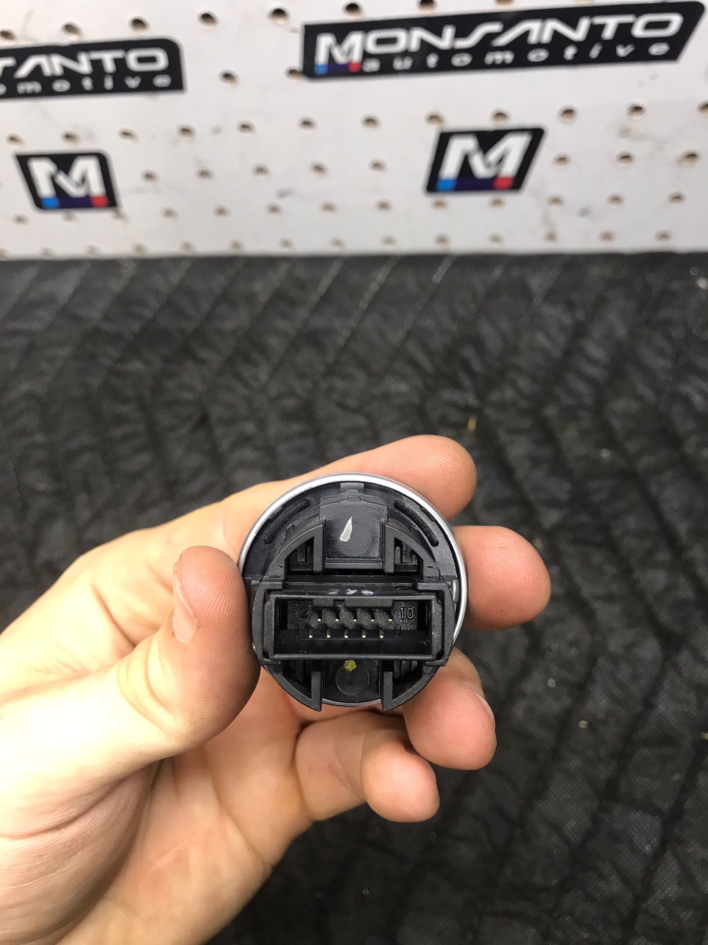 OEM BMW E90 E84 E89 E92 X1 M3 ENGINE START STOP BUTTON PUSH SKU 1357