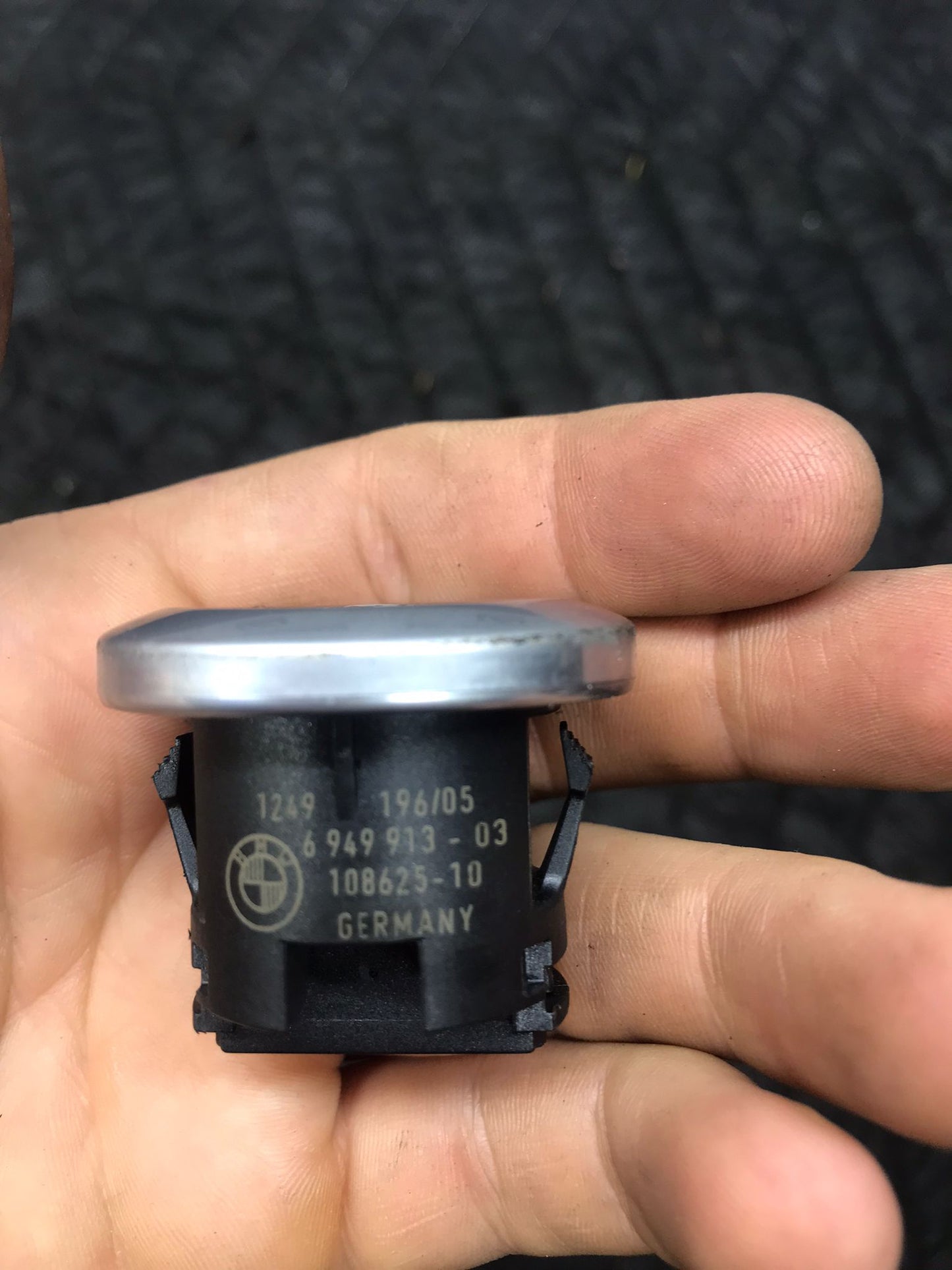 OEM BMW E90 E84 E89 E92 X1 M3 ENGINE START STOP BUTTON PUSH SKU 1357