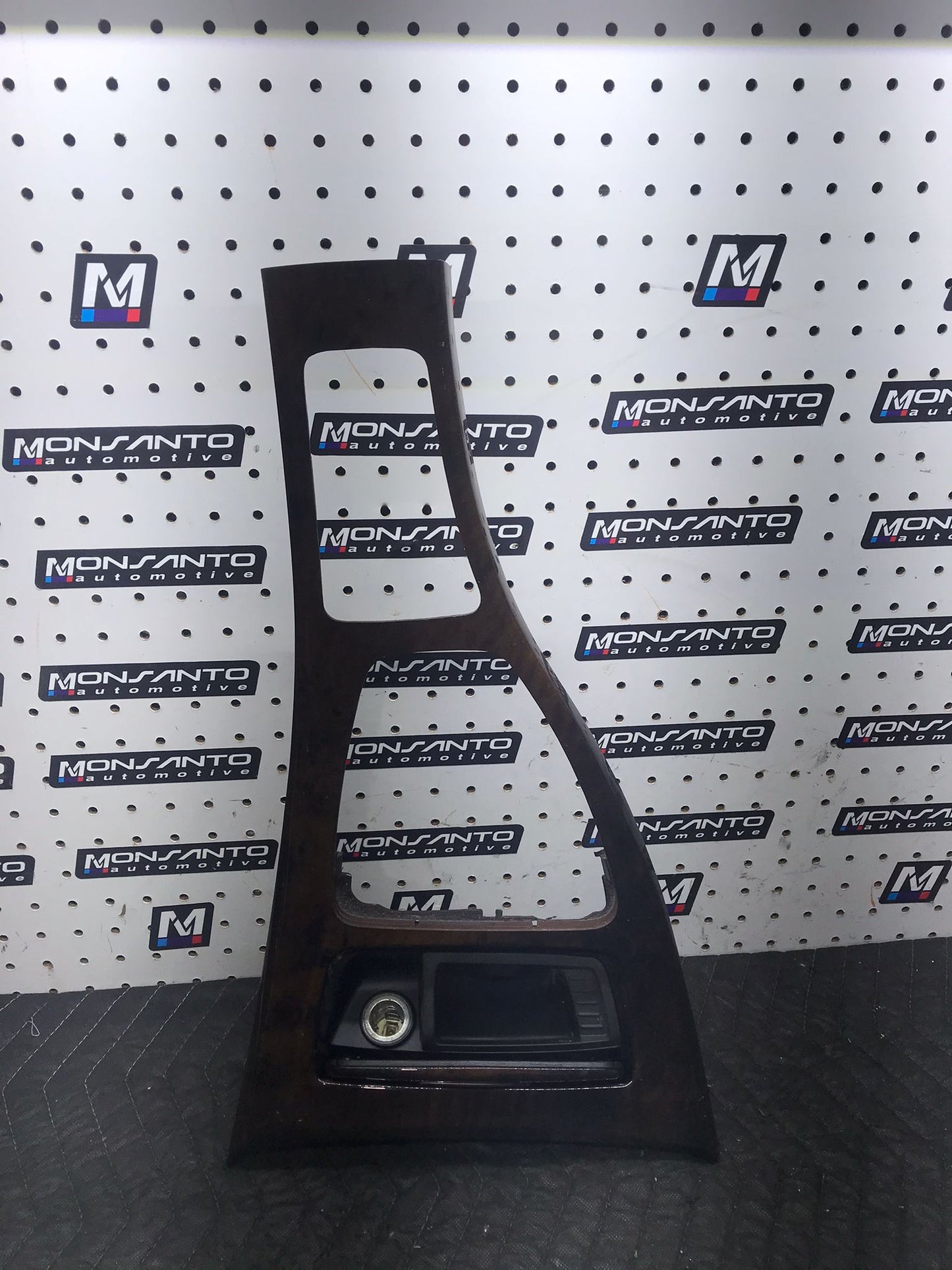 BMW CENTER CONSOLE SHIFT TRIM WOOD ASHTRAY 3-SERIES E90 E91 OEM SKU 1358