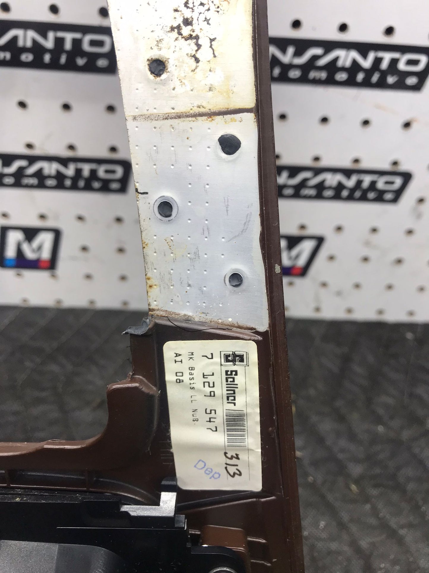 BMW CENTER CONSOLE SHIFT TRIM WOOD ASHTRAY 3-SERIES E90 E91 OEM SKU 1358