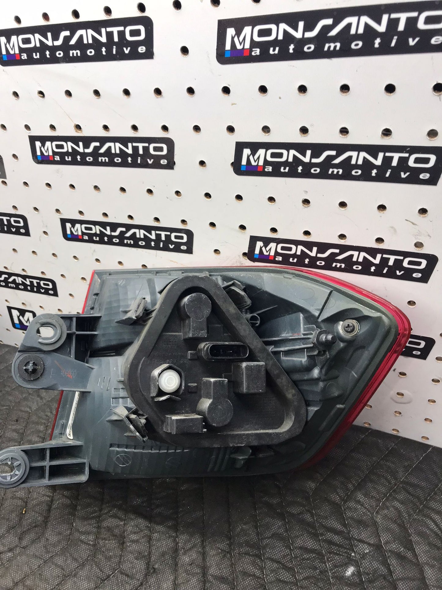 12-15 OEM BMW F30 F80 M3 328I 335I SEDAN REAR LEFT SIDE OUTER TAIL LIGHT SKU 1371
