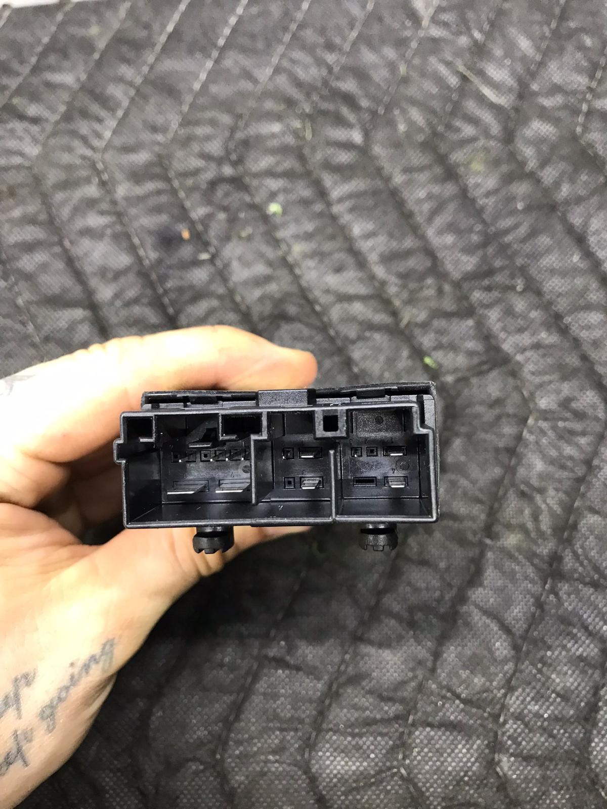 2012-2016 BMW 3 SERIES HEATED SEAT CONTROL MODULE OEM SKU 1382