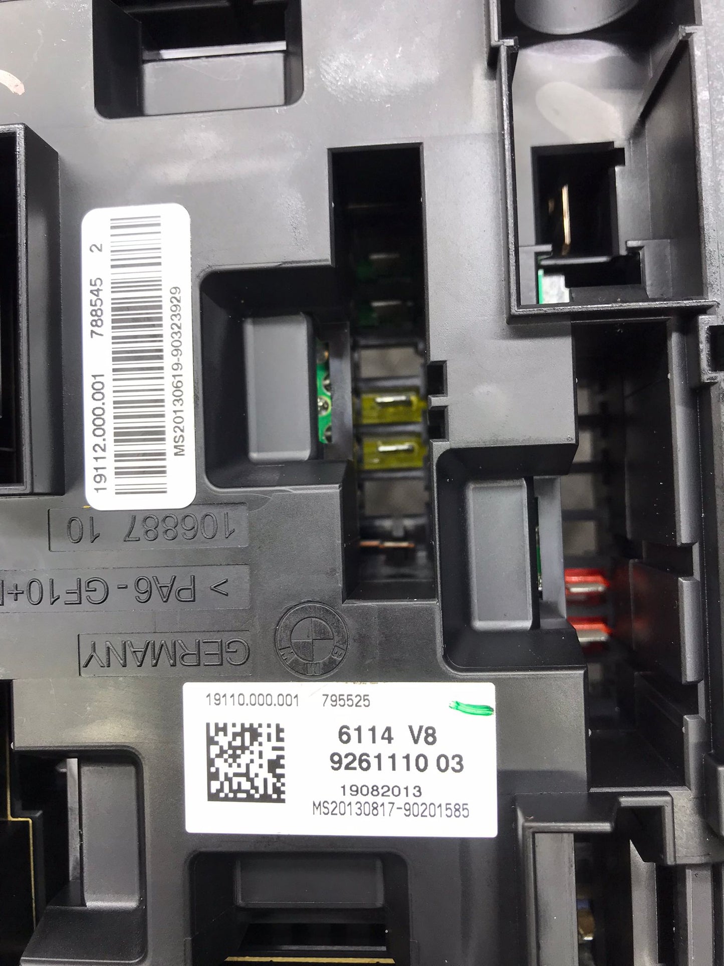 2012 BMW F30 FUSE BOX RELAY OEM  SKU 1399