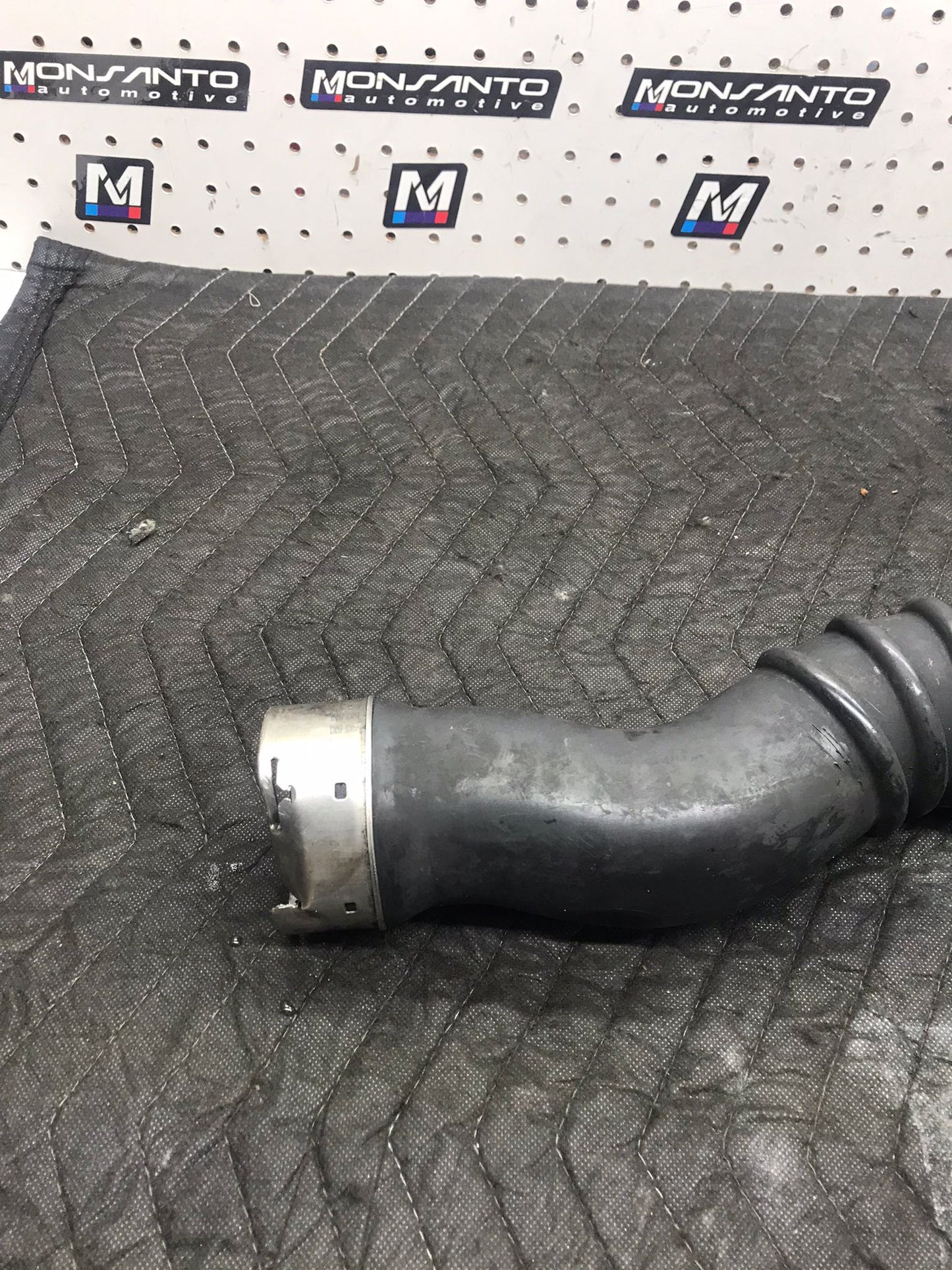 12-18 BMW F25 F30 F32 F33 F36 N20 N26 TURBOCHARGER AIR PRESSURE PIPE OEM SKU 1436