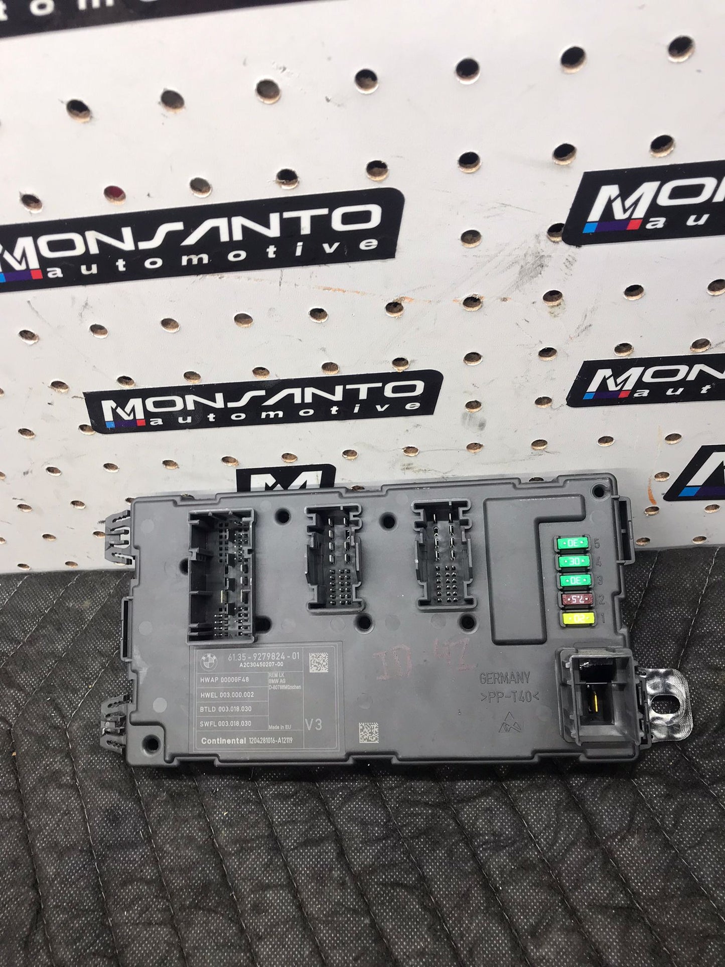 2012-2018 BMW F22 F30 F32 REAR BODY CONTROL UNIT FUSE BOX MODULE BCM BOX  SKU 1441