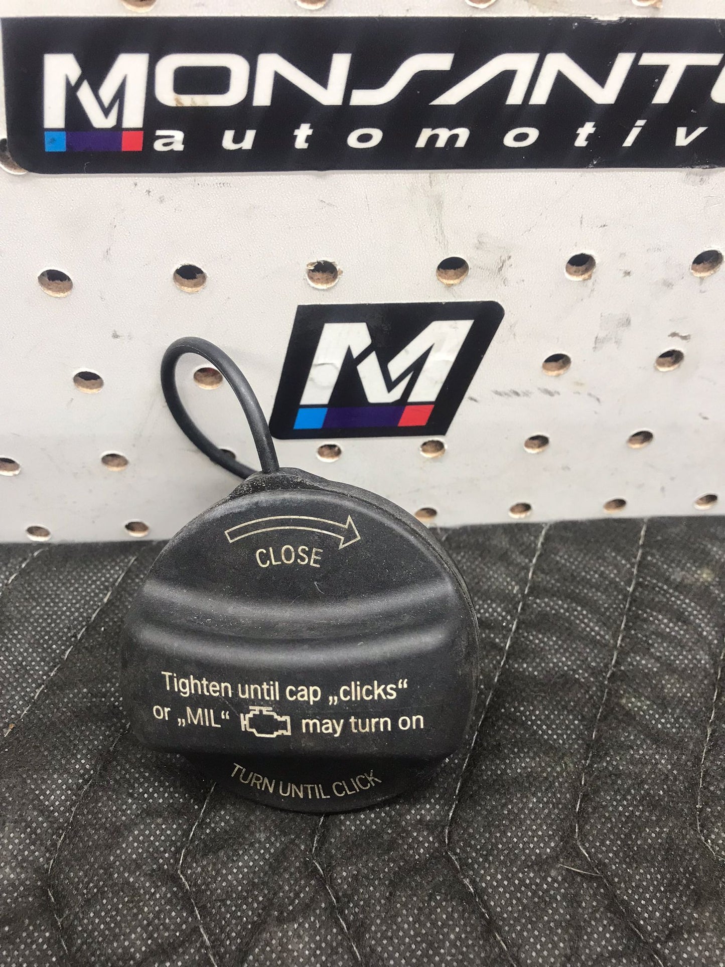 BMW OEM   FUEL FILLER GAS TANK CAP E88 E82 E90 E92 E60 E63 F06 E70 E89  SKU 1494